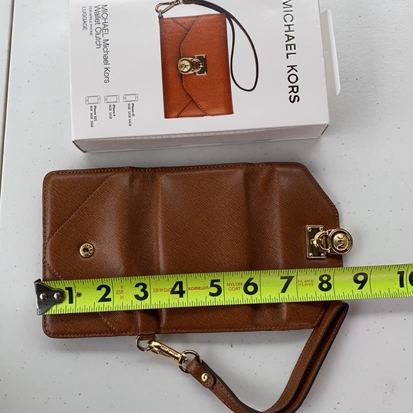 Michael Kors Wallet Clutch Luggage Style IPhone - Picture 13 of 13